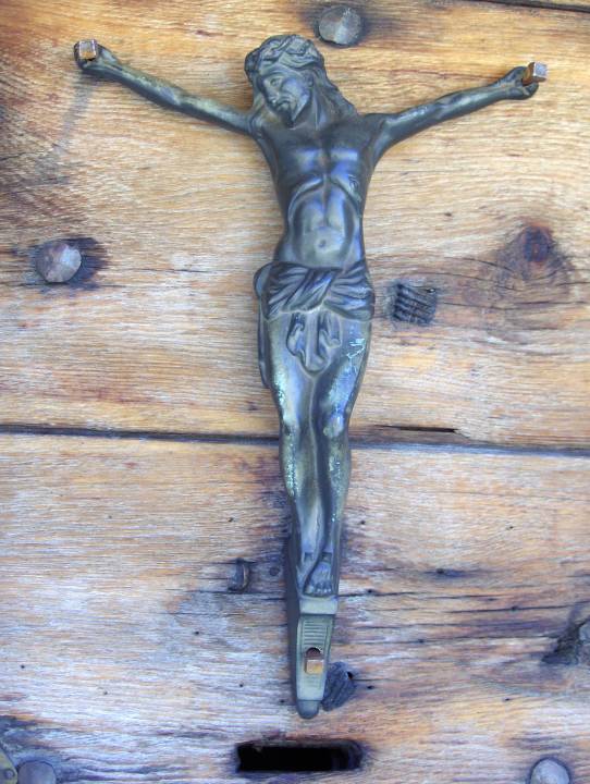 Notre Dame des neiges la croix sur la porte 